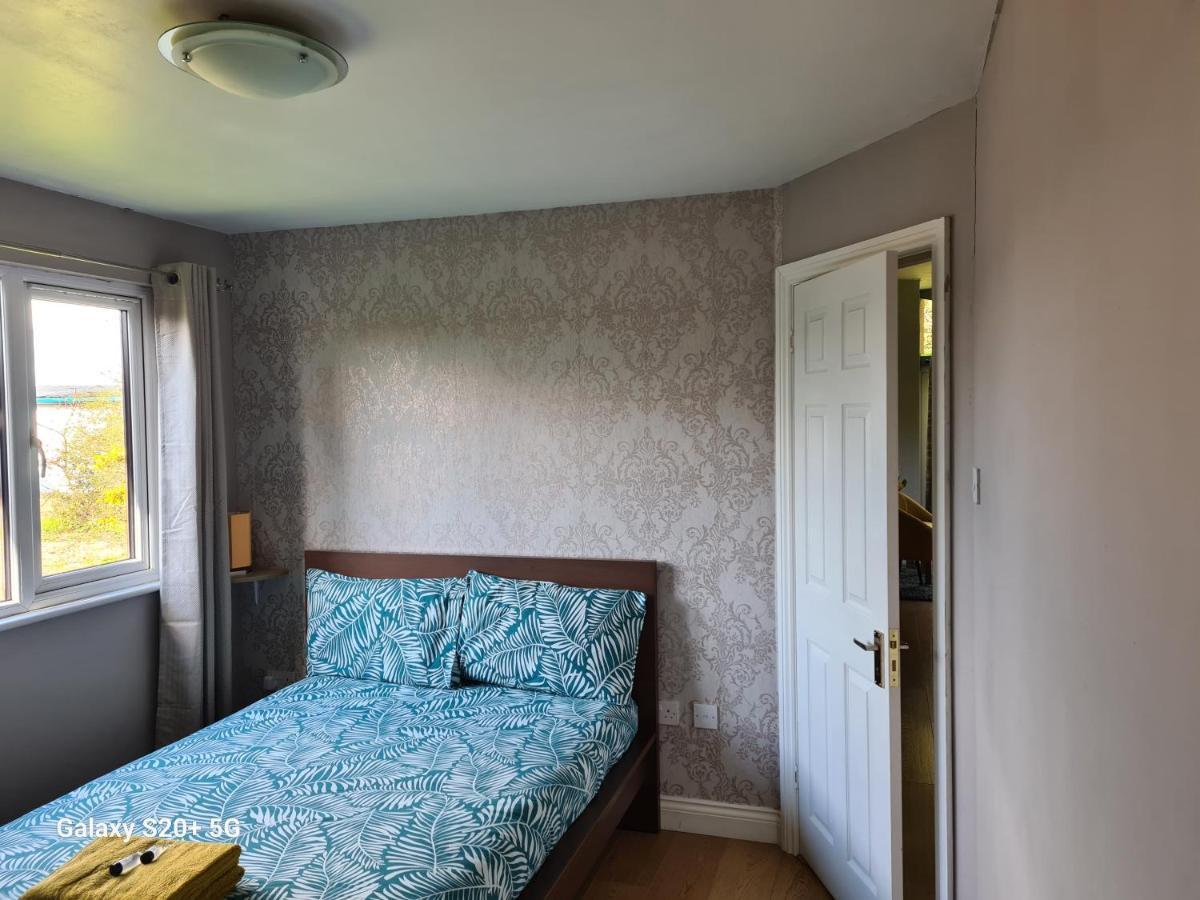 The Reading Whole Chalet With Lake And Two Acre Gardens Zewnętrze zdjęcie
