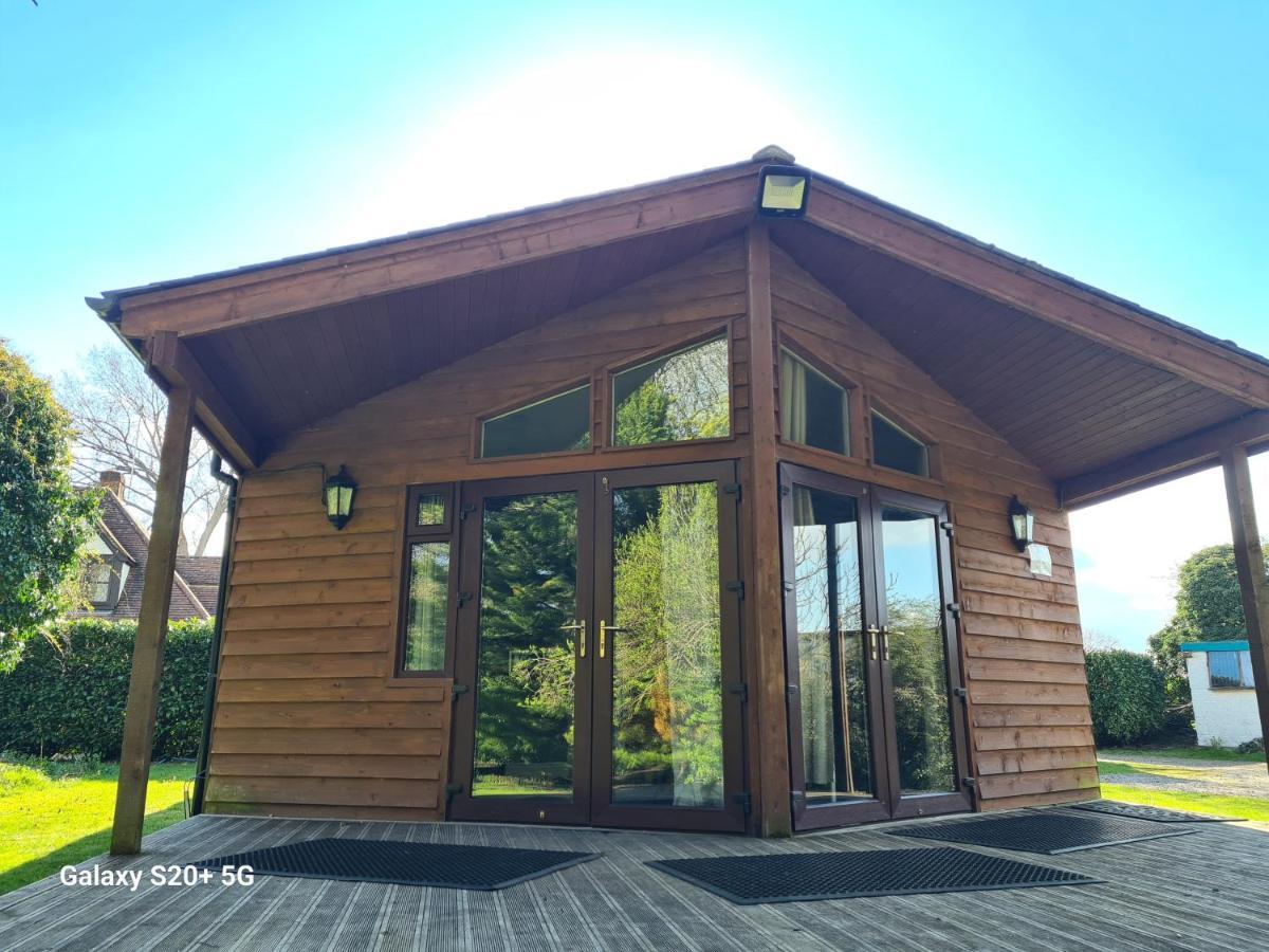 The Reading Whole Chalet With Lake And Two Acre Gardens Zewnętrze zdjęcie