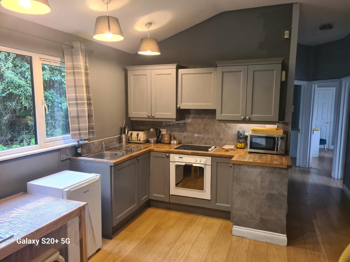 The Reading Whole Chalet With Lake And Two Acre Gardens Zewnętrze zdjęcie